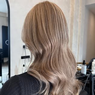 Bronde waves finished with a smooth blow-dry